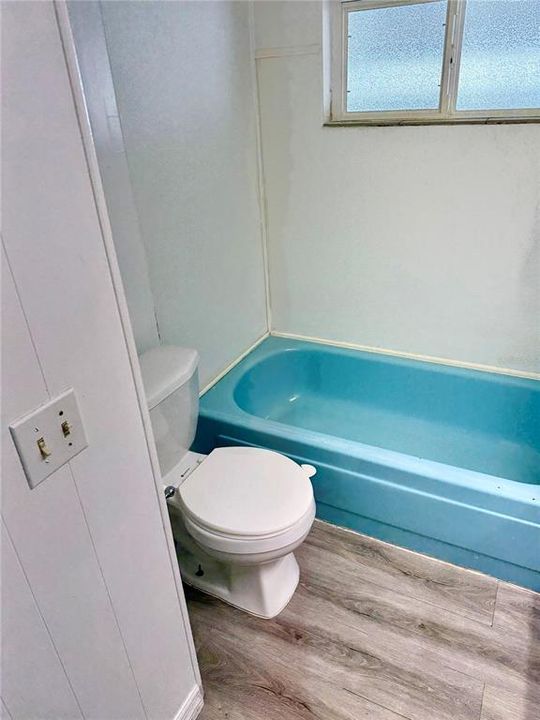 На продажу: $199,990 (2 спален, 1 ванн, 984 Квадратных фут)