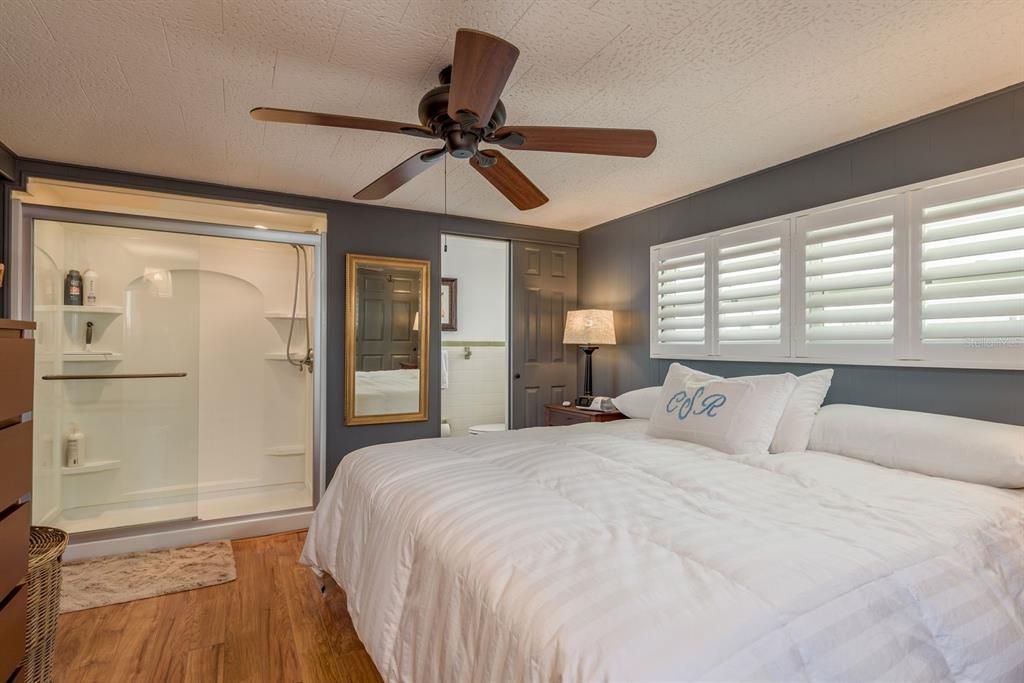 Active With Contract: $125,000 (2 beds, 2 baths, 960 Square Feet)