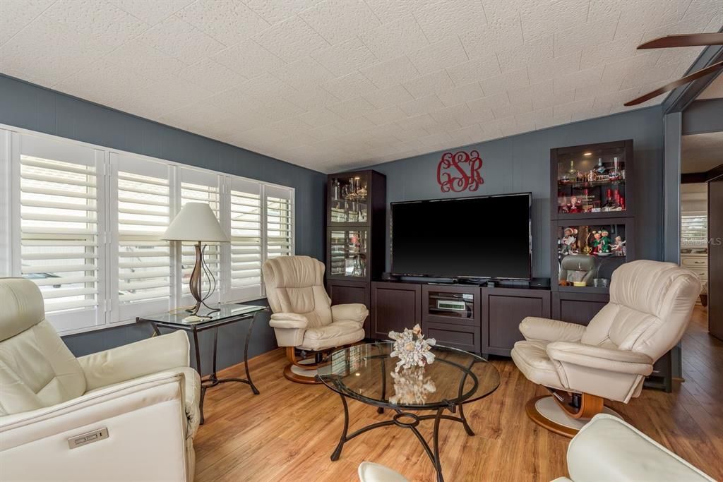 Active With Contract: $125,000 (2 beds, 2 baths, 960 Square Feet)