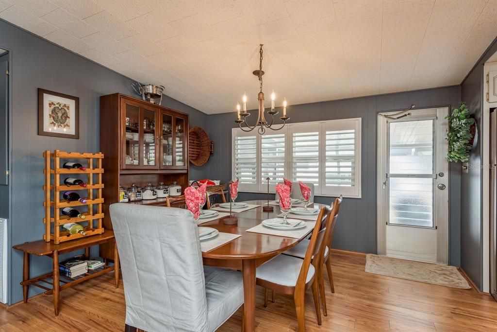 Active With Contract: $125,000 (2 beds, 2 baths, 960 Square Feet)