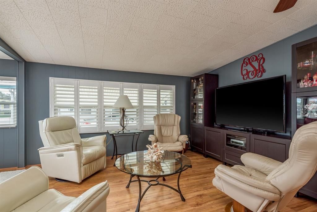 Active With Contract: $125,000 (2 beds, 2 baths, 960 Square Feet)