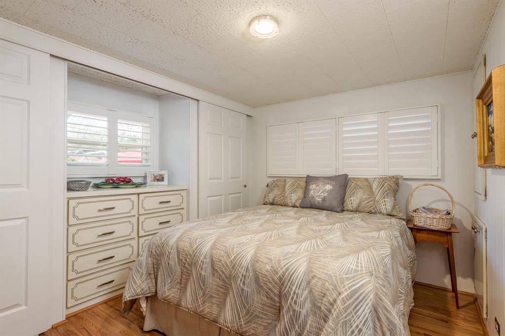Active With Contract: $125,000 (2 beds, 2 baths, 960 Square Feet)
