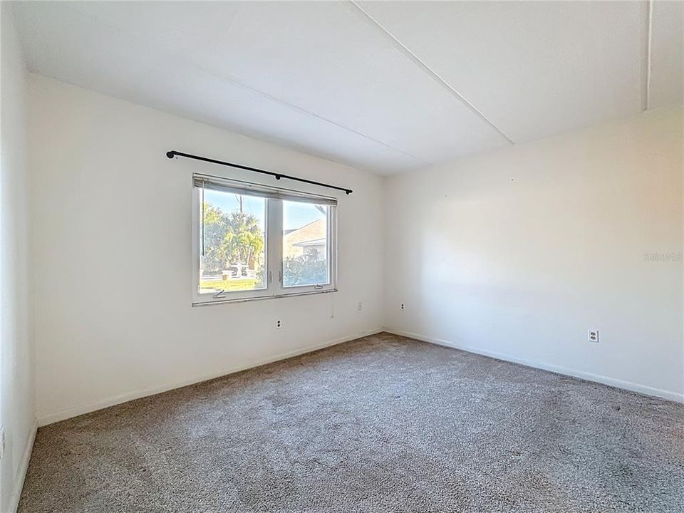 Active With Contract: $135,000 (2 beds, 2 baths, 833 Square Feet)