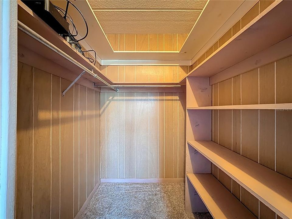 Active With Contract: $135,000 (2 beds, 2 baths, 833 Square Feet)