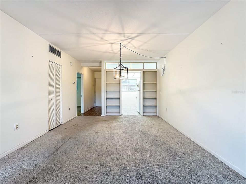 Active With Contract: $135,000 (2 beds, 2 baths, 833 Square Feet)