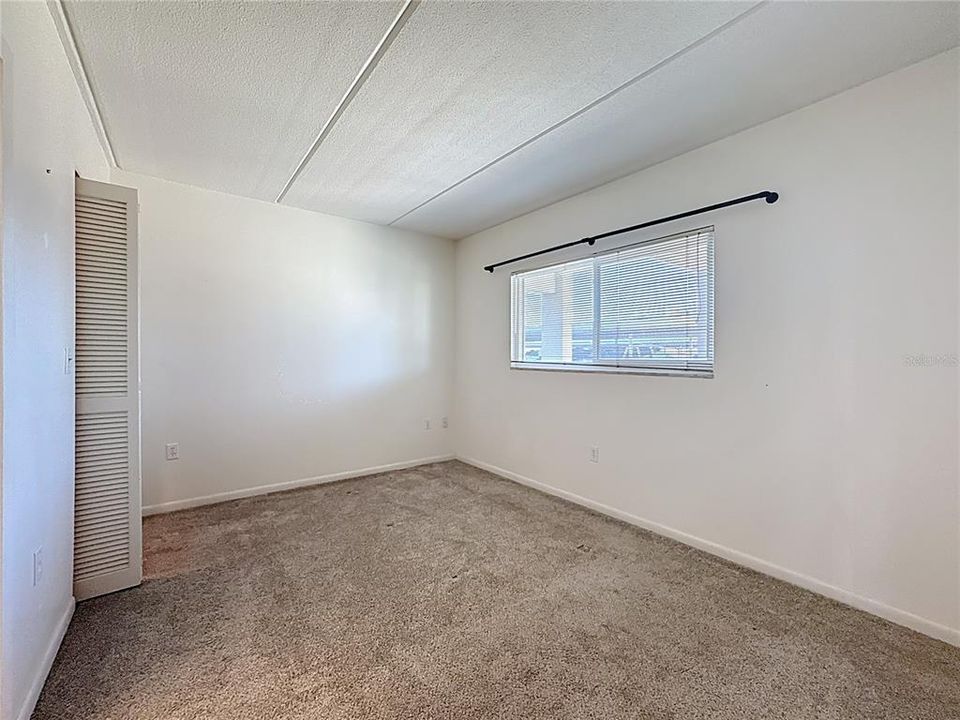 Active With Contract: $135,000 (2 beds, 2 baths, 833 Square Feet)