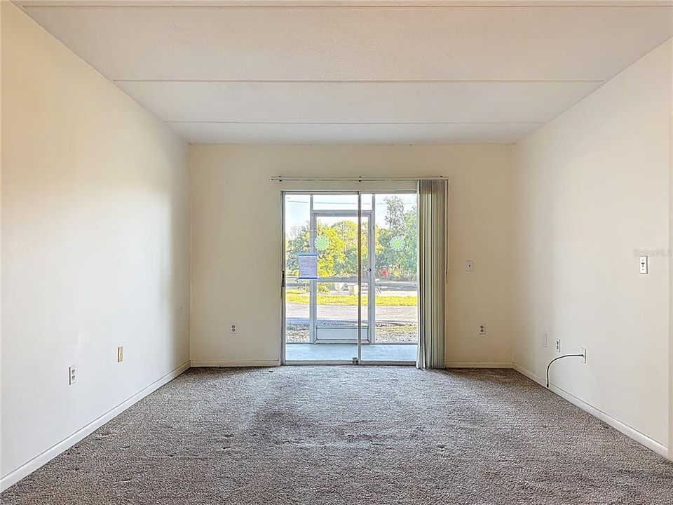 Active With Contract: $135,000 (2 beds, 2 baths, 833 Square Feet)