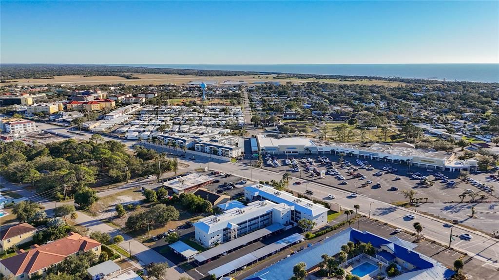 Active With Contract: $135,000 (2 beds, 2 baths, 833 Square Feet)