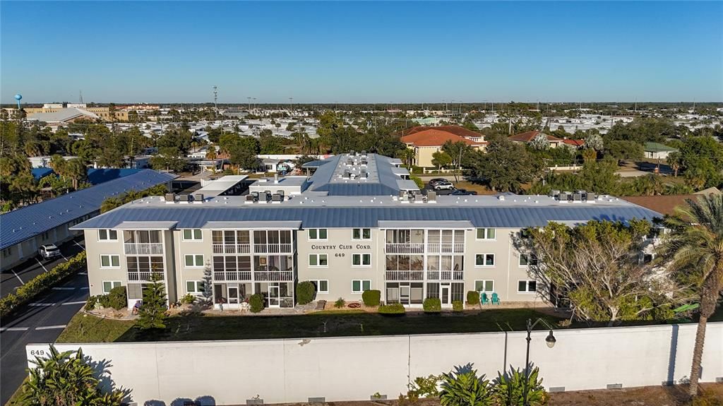 Active With Contract: $135,000 (2 beds, 2 baths, 833 Square Feet)