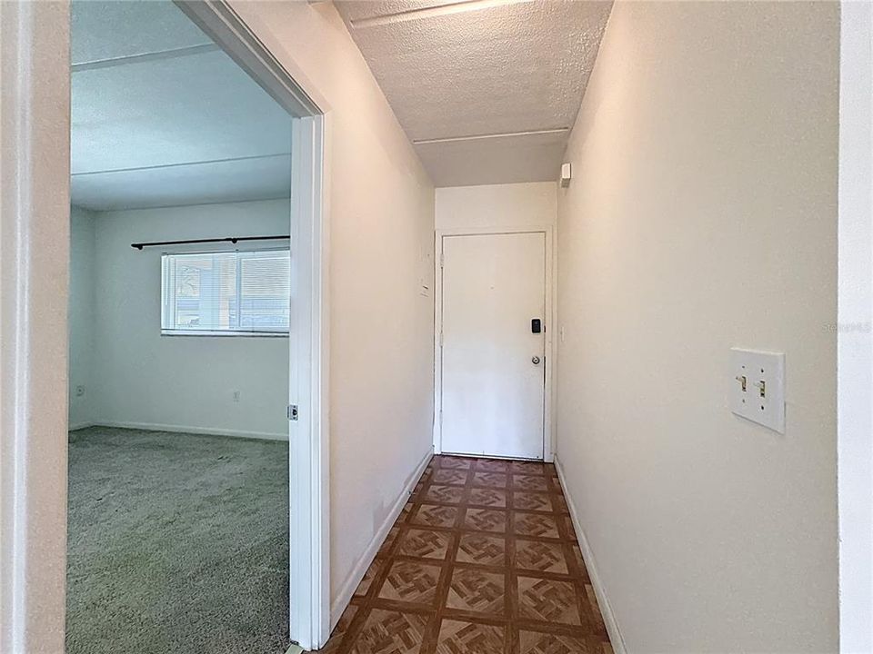 Active With Contract: $135,000 (2 beds, 2 baths, 833 Square Feet)