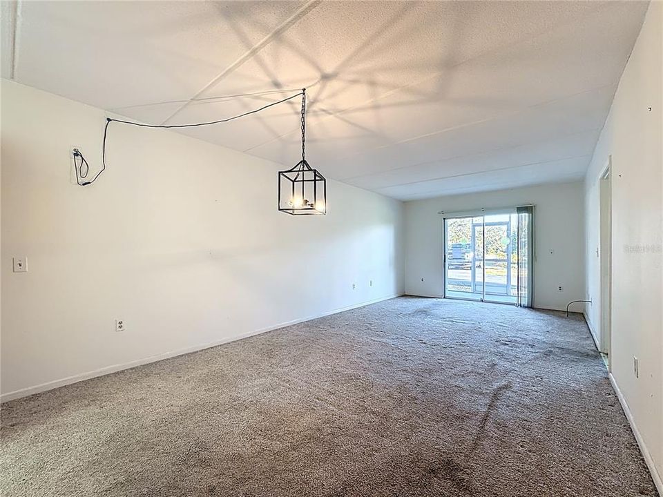 Active With Contract: $135,000 (2 beds, 2 baths, 833 Square Feet)