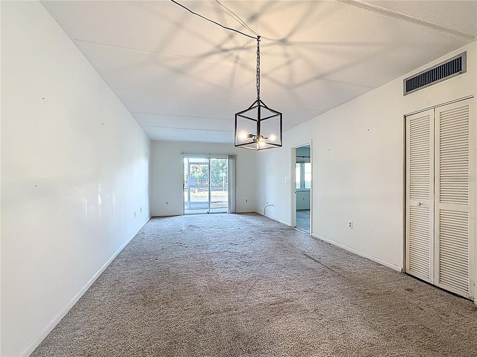 Active With Contract: $135,000 (2 beds, 2 baths, 833 Square Feet)