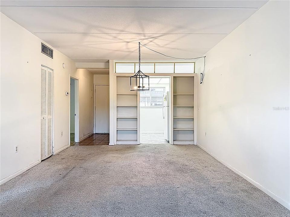 Active With Contract: $135,000 (2 beds, 2 baths, 833 Square Feet)