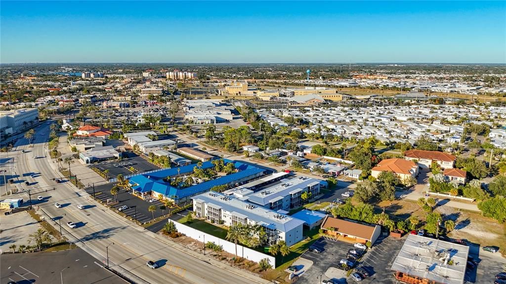 Active With Contract: $135,000 (2 beds, 2 baths, 833 Square Feet)