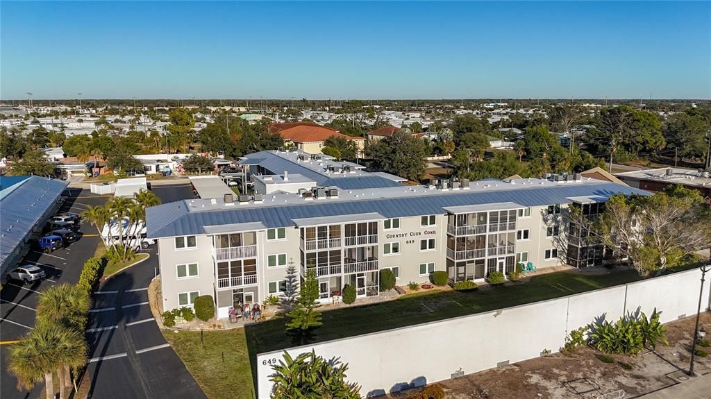 Active With Contract: $135,000 (2 beds, 2 baths, 833 Square Feet)