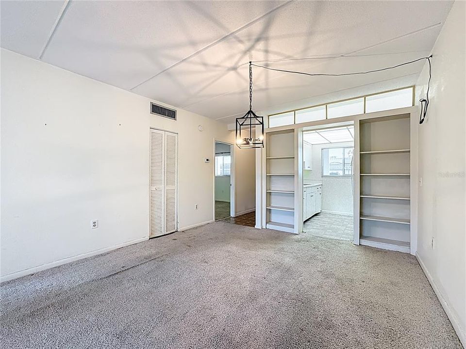 Active With Contract: $135,000 (2 beds, 2 baths, 833 Square Feet)