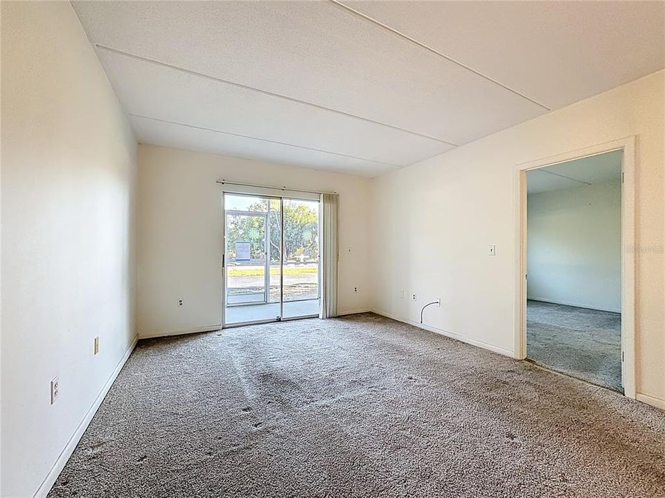 Active With Contract: $135,000 (2 beds, 2 baths, 833 Square Feet)