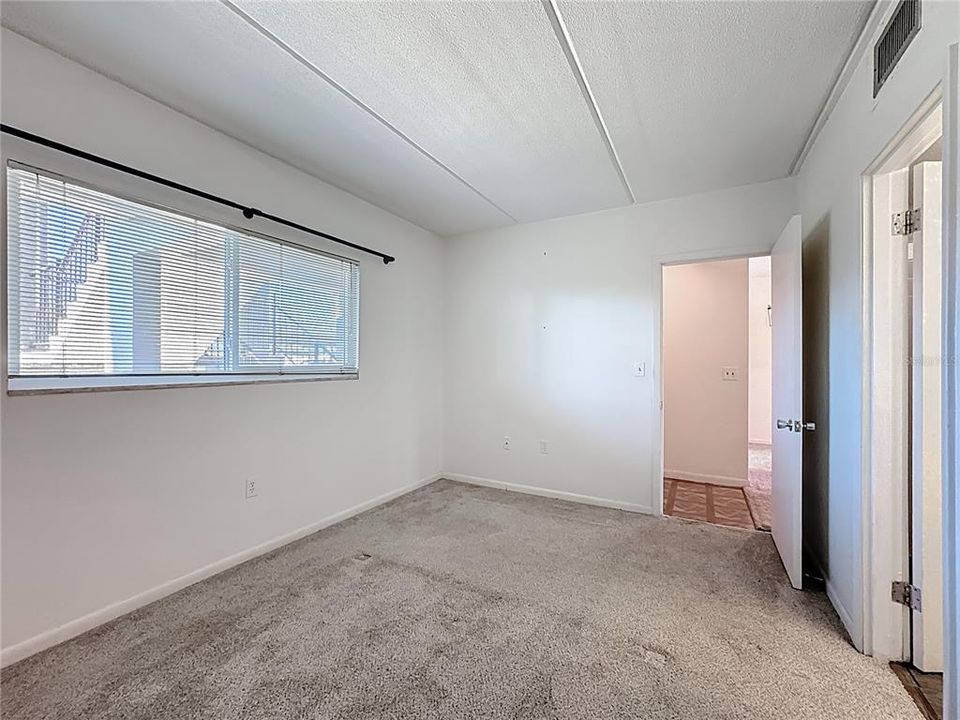 Active With Contract: $135,000 (2 beds, 2 baths, 833 Square Feet)