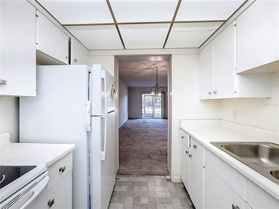 Active With Contract: $135,000 (2 beds, 2 baths, 833 Square Feet)