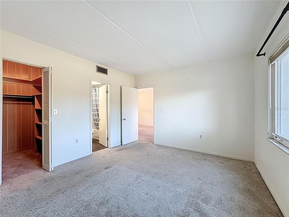 Active With Contract: $135,000 (2 beds, 2 baths, 833 Square Feet)