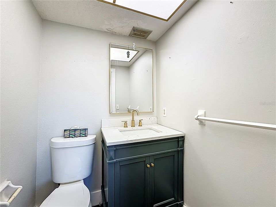 Active With Contract: $135,000 (2 beds, 2 baths, 833 Square Feet)