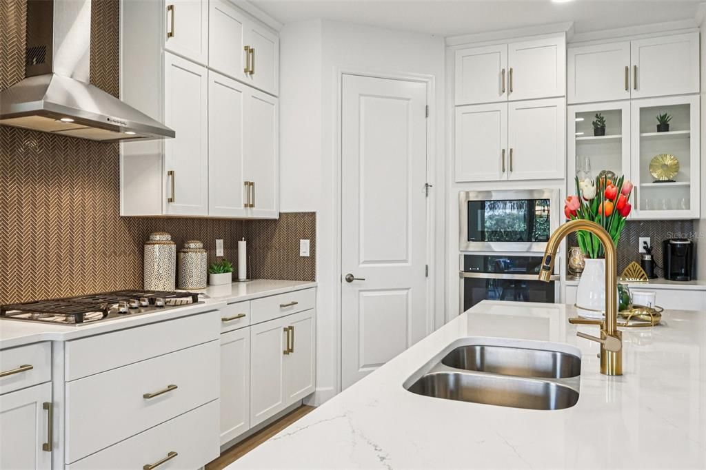 En Venta: $705,000 (5 camas, 3 baños, 2993 Pies cuadrados)