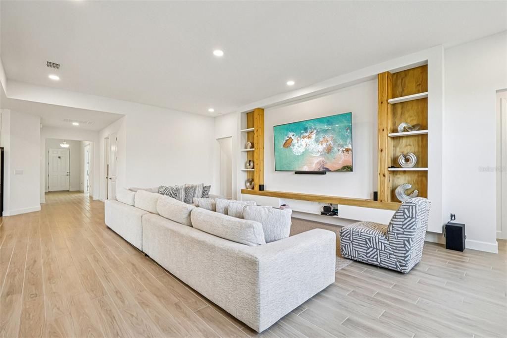 En Venta: $705,000 (5 camas, 3 baños, 2993 Pies cuadrados)