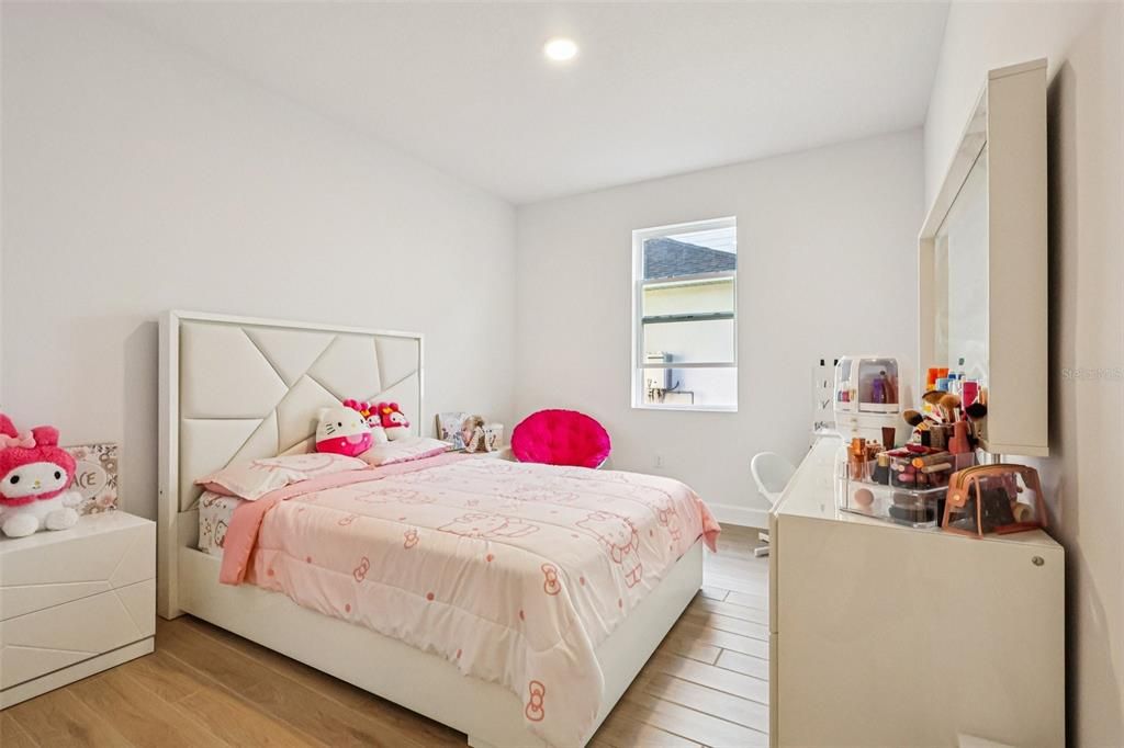 En Venta: $705,000 (5 camas, 3 baños, 2993 Pies cuadrados)