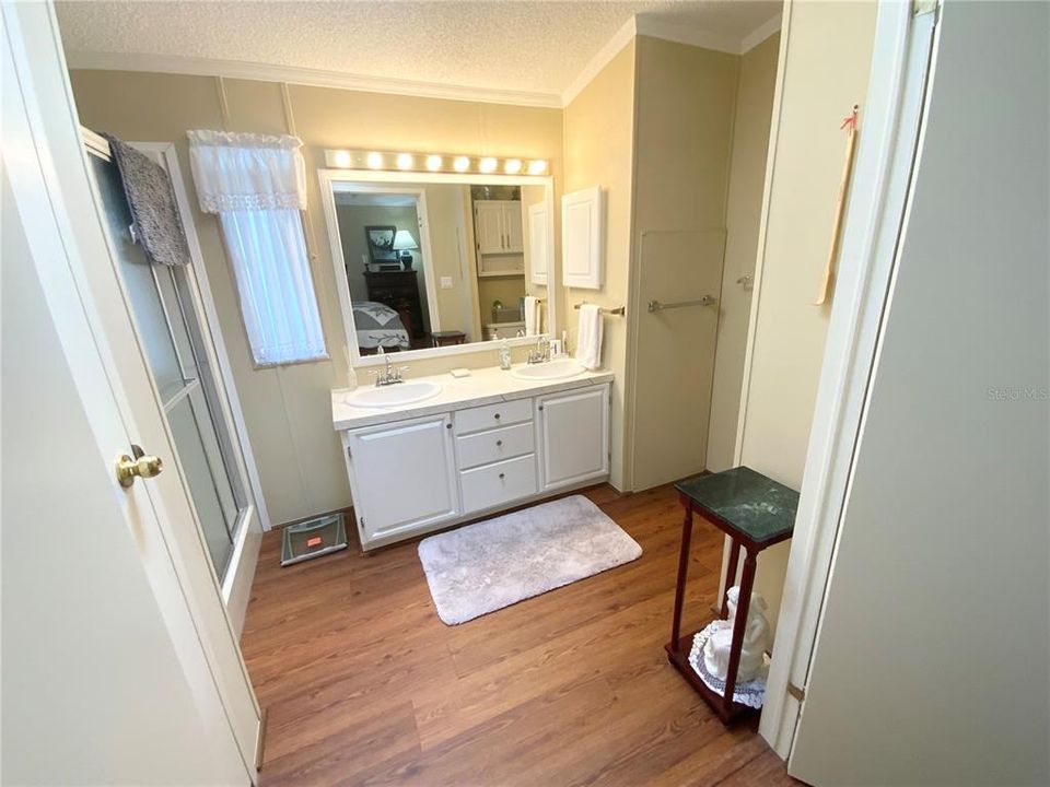 For Sale: $191,500 (2 beds, 2 baths, 1100 Square Feet)