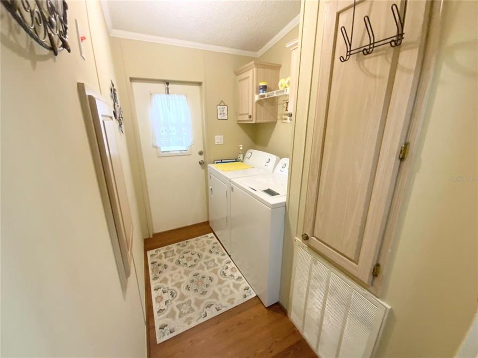 For Sale: $191,500 (2 beds, 2 baths, 1100 Square Feet)