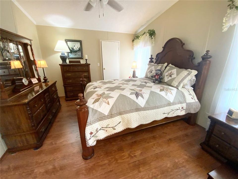 For Sale: $191,500 (2 beds, 2 baths, 1100 Square Feet)