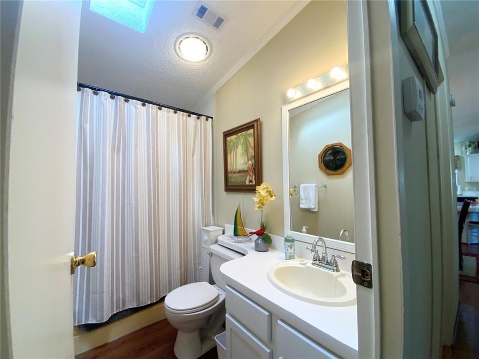 For Sale: $191,500 (2 beds, 2 baths, 1100 Square Feet)
