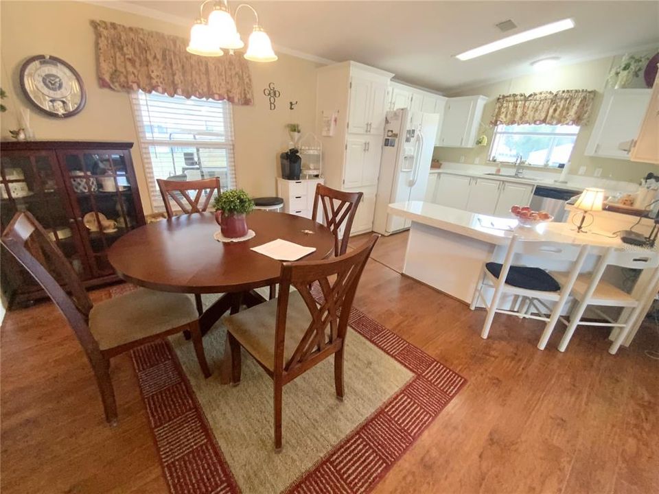 For Sale: $191,500 (2 beds, 2 baths, 1100 Square Feet)