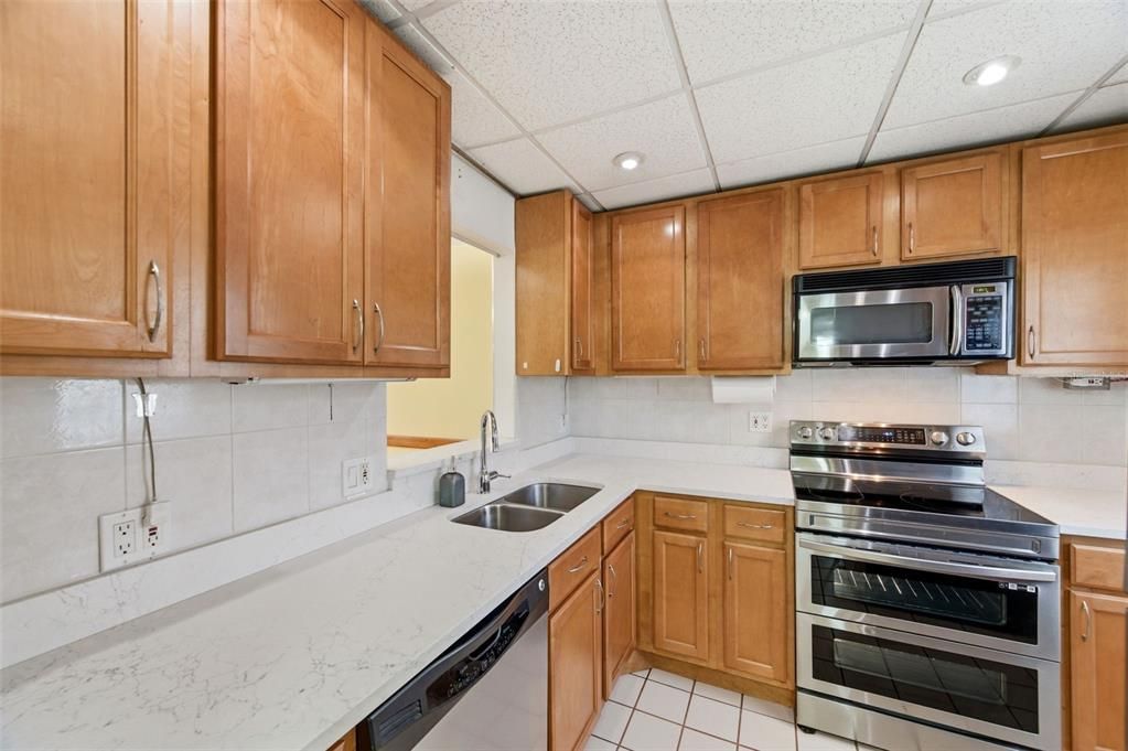 For Sale: $79,000 (1 beds, 1 baths, 680 Square Feet)