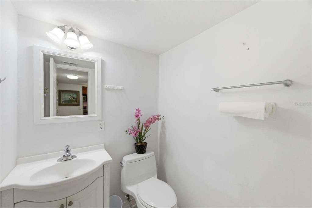 For Sale: $79,000 (1 beds, 1 baths, 680 Square Feet)