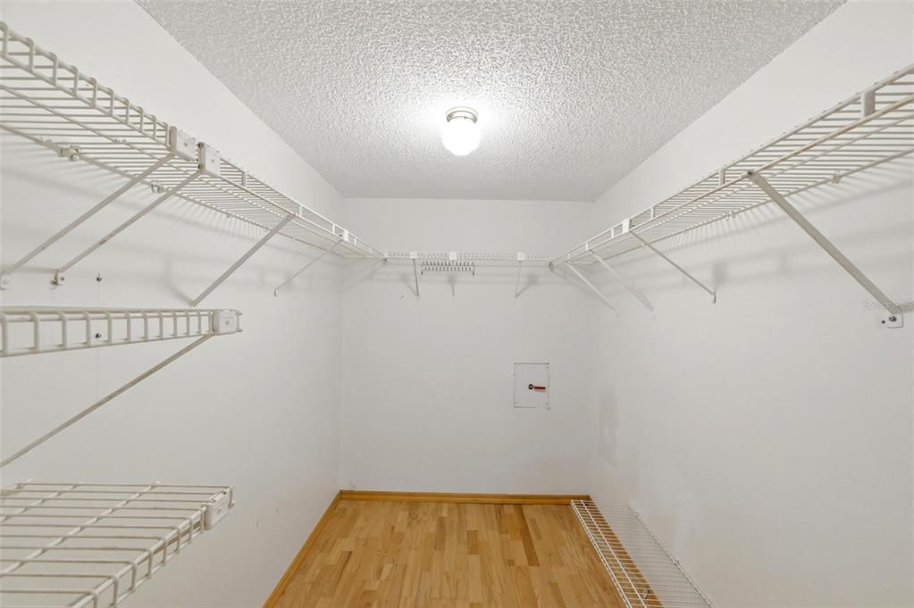 For Sale: $79,000 (1 beds, 1 baths, 680 Square Feet)