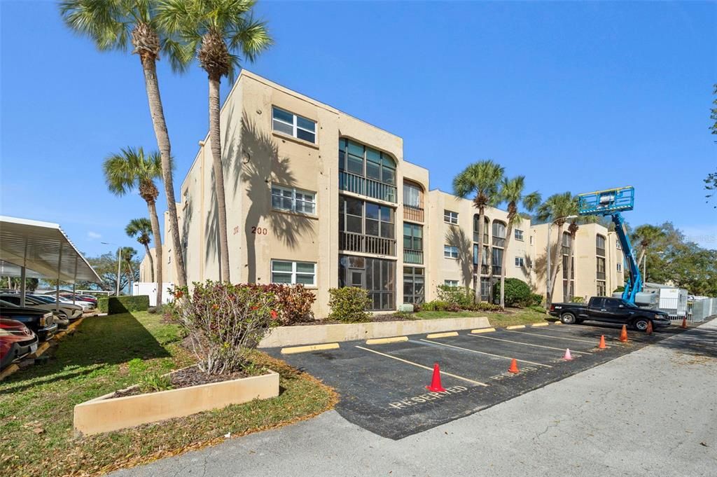 For Sale: $79,000 (1 beds, 1 baths, 680 Square Feet)