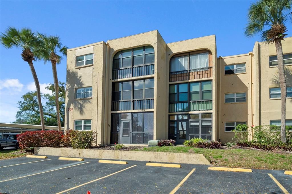 For Sale: $79,000 (1 beds, 1 baths, 680 Square Feet)