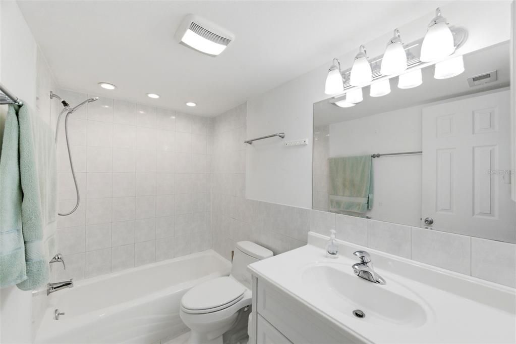 For Sale: $79,000 (1 beds, 1 baths, 680 Square Feet)