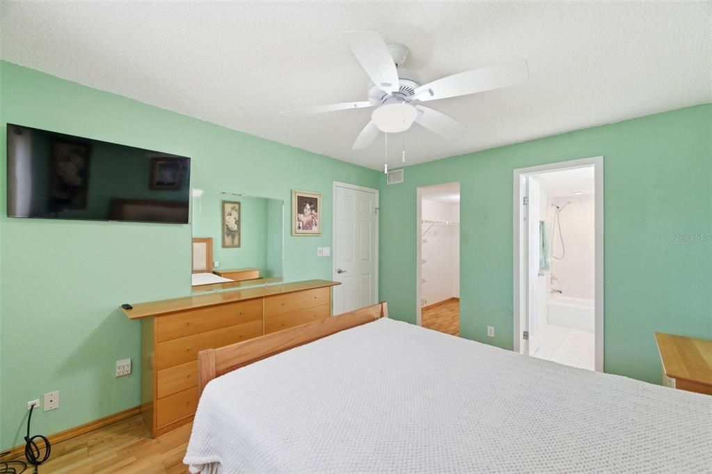 For Sale: $79,000 (1 beds, 1 baths, 680 Square Feet)
