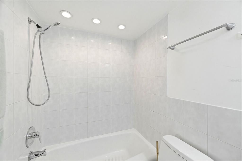 For Sale: $79,000 (1 beds, 1 baths, 680 Square Feet)