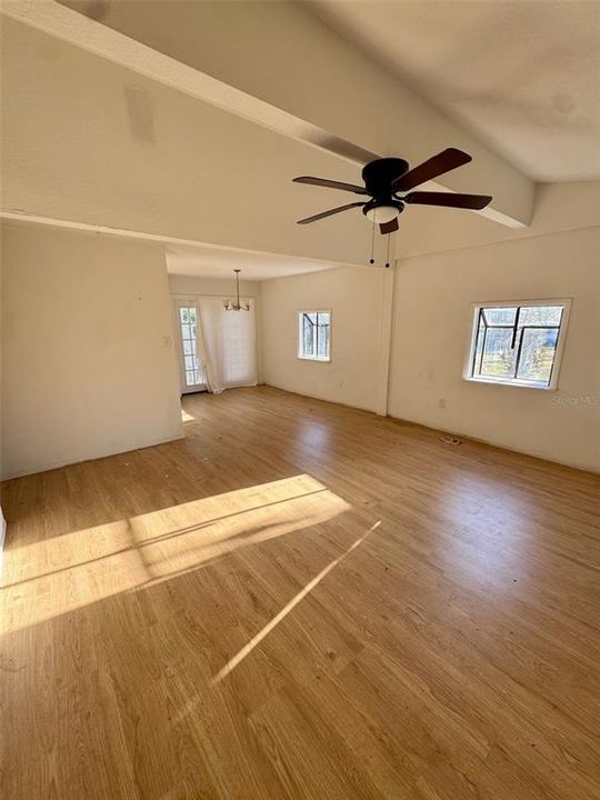 На продажу: $159,950 (3 спален, 2 ванн, 984 Квадратных фут)