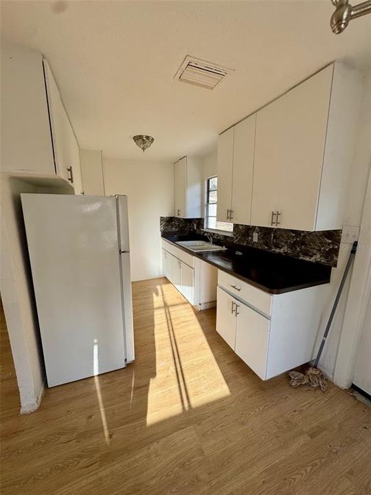 На продажу: $159,950 (3 спален, 2 ванн, 984 Квадратных фут)