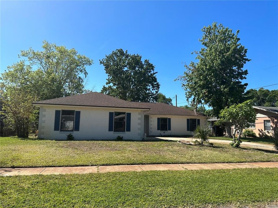 For Rent: $2,000 (3 beds, 2 baths, 1584 Square Feet)