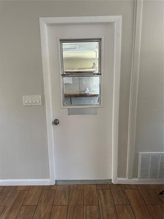 For Rent: $2,000 (3 beds, 2 baths, 1584 Square Feet)