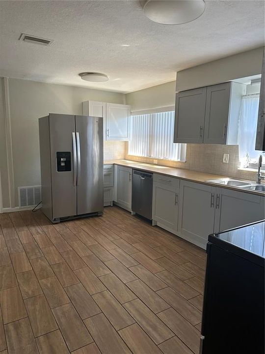 For Rent: $2,000 (3 beds, 2 baths, 1584 Square Feet)