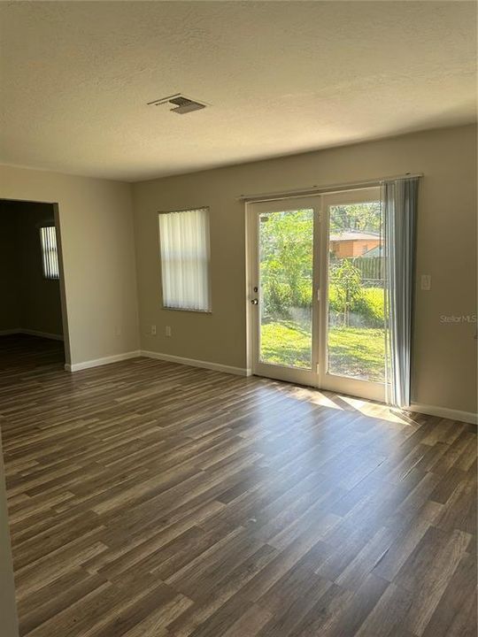For Rent: $2,000 (3 beds, 2 baths, 1584 Square Feet)