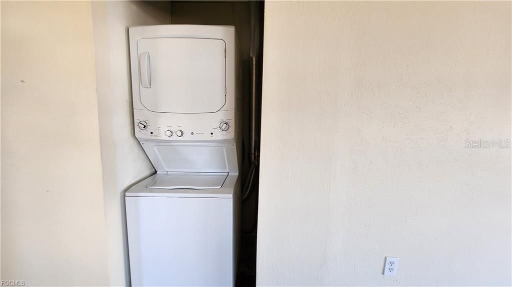 На продажу: $170,000 (2 спален, 1 ванн, 920 Квадратных фут)