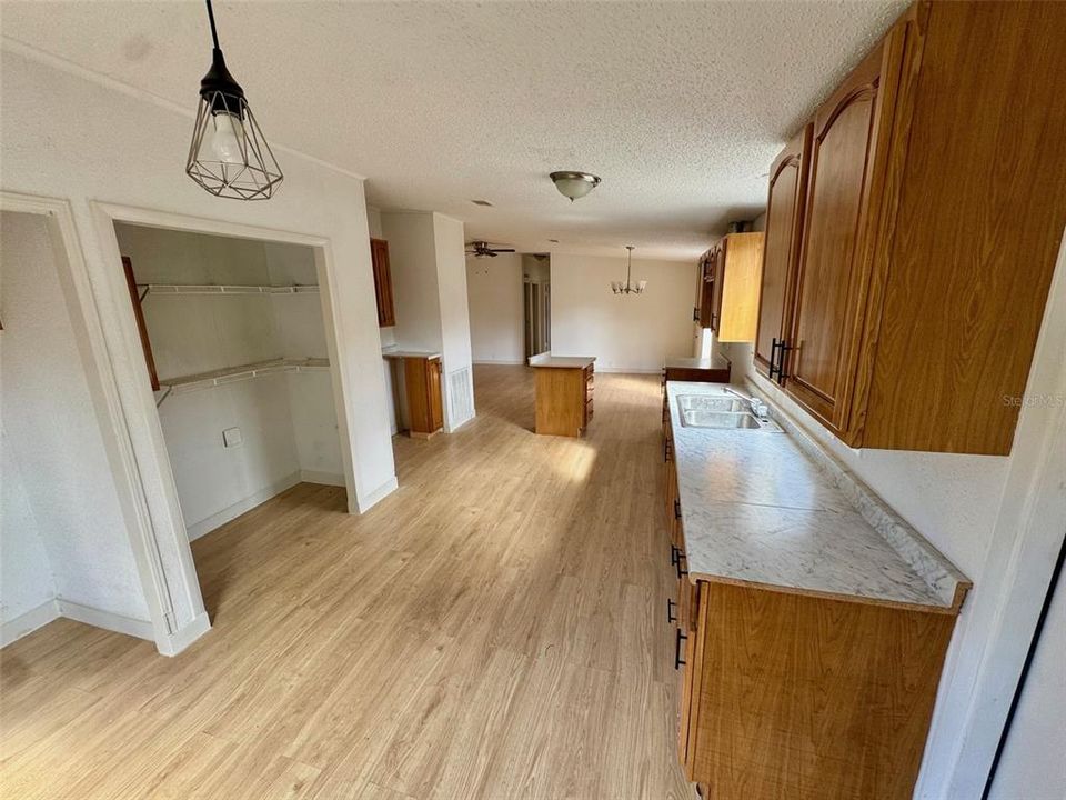 На продажу: $189,950 (3 спален, 2 ванн, 1344 Квадратных фут)
