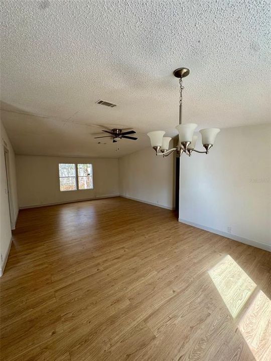На продажу: $189,950 (3 спален, 2 ванн, 1344 Квадратных фут)